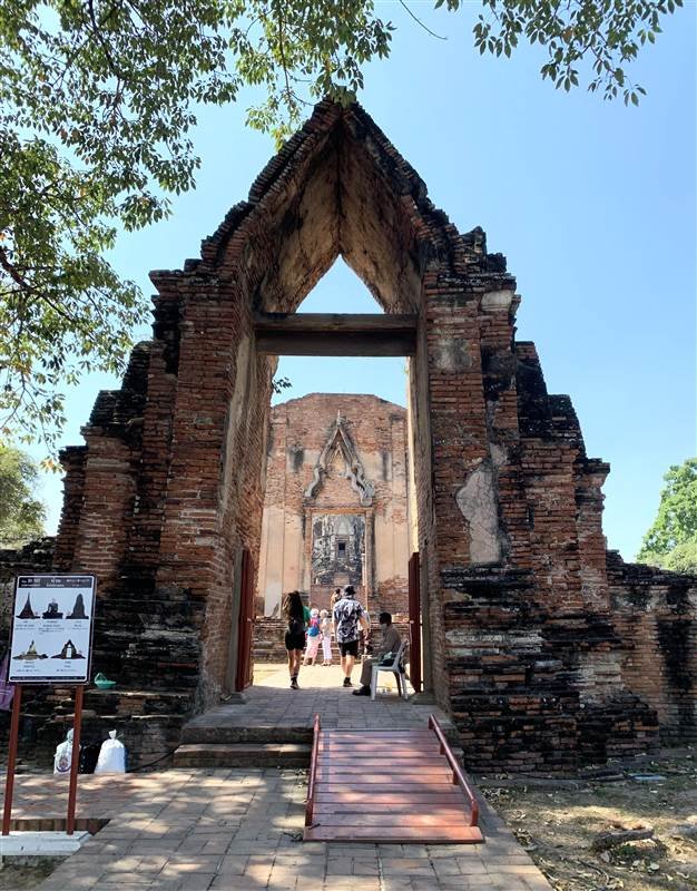 Cổng chùa Wat Ratchaburana tại Ayutthaya Thái Lan