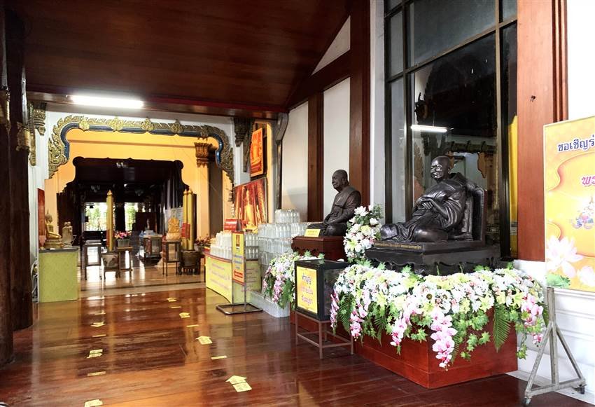Sáng sớm chùa Phanan Choeng Worawihan