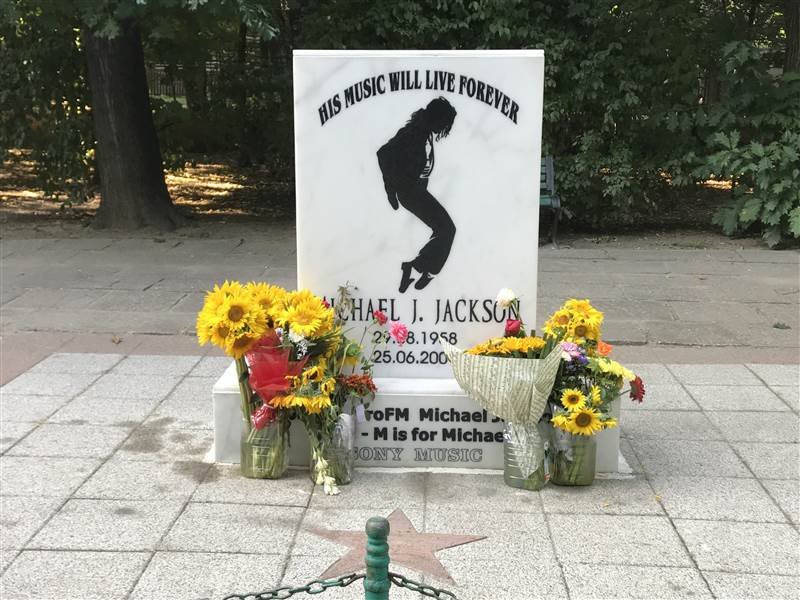 Nơi tưởng niệm ca sỹ Michale Jackson tại công viên King