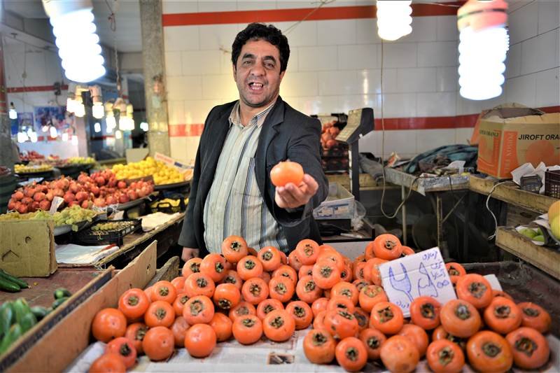 Những trái hồng tại chợ Tabriz Iran. Photo Samgoshare