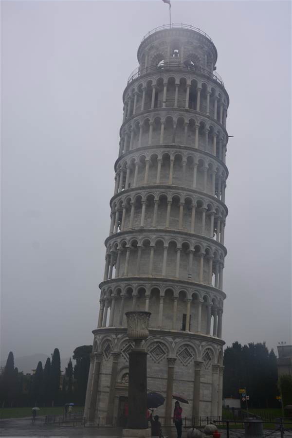 Tạm biệt tháp Pisa trong chiều mưa đáng nhớ . Ảnh Samgoshare