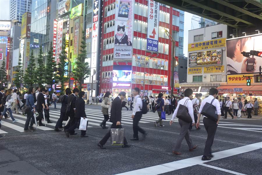 Người dân và phố xá Tokyo. Photo Samgoshare