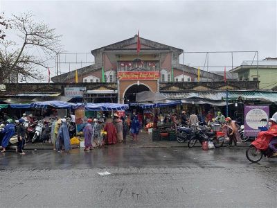 Chợ Vỹ Dạ ngày mưa nhẹ