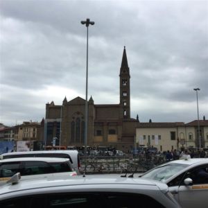Nhà thờ gần ga Florence - chỉ cần bước ra khỏi ra ga Florence là có thề nhìn thấy...