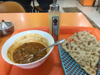 Bánh mì và soup Iran.