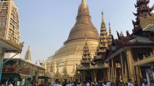 Samgoshare với cảnh quét chùa ShweDagon-Myanmar !