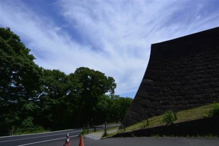 Một góc tường thành của lâu đài Aoba.