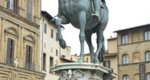 Bức tượng diễn tả Ngài với ngựa khá sinh động. Photo Samgoshare