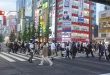 Người dân phố xá tạm biệt Tokyo. Photo Samgoshare