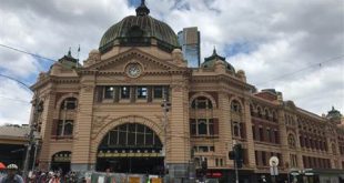 Nhà ga Flinderss Melbourne . Photo Samgoshare
