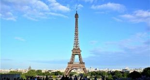 Một lần thực hiện giấc mơ ngắm tháp Eiffel. Photo Samgoshare