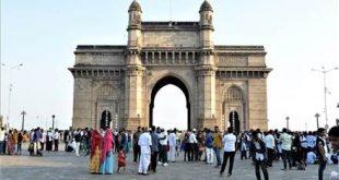 Cổng Ấn Độ tại Mumbai bắt đầu ngày mới. Photo Samgoshare