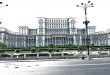 Trước nhà quốc hội Romania lớn nhất thế giới. Photo Samgoshare