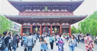 Nhộn nhịp trước cổng Hozo chùa Sensoji Tokyo Nhật Bản. Photo Samgoshare