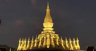 Hoàng hôn chùa That Luang biểu tượng đất nước Lào. Photo Samgosahre