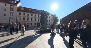 Đài tưởng niệm Holocaust tại Bratislava Slovakia